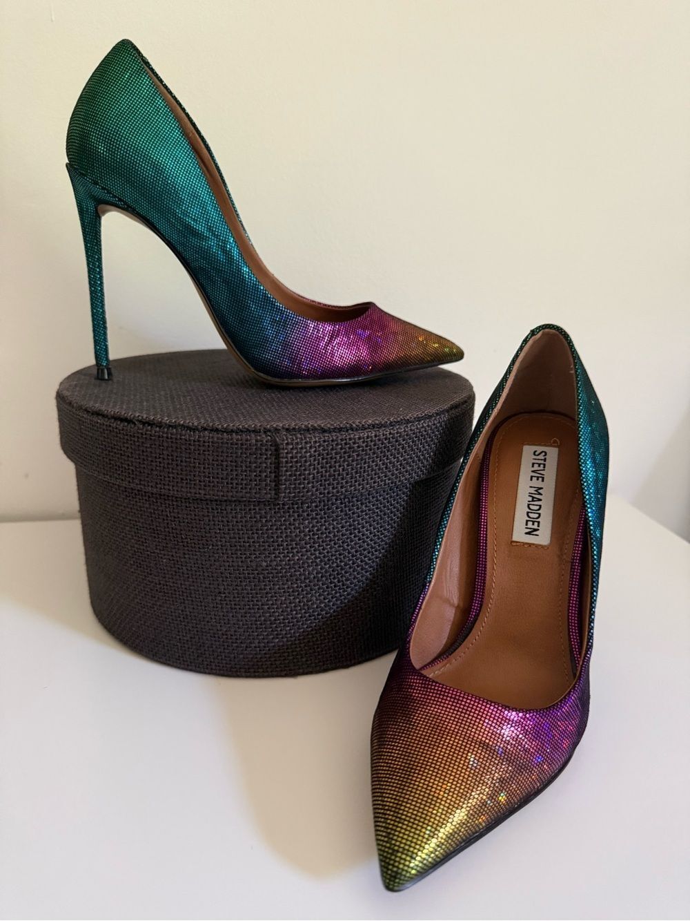 Steve Madden Rainbow Iridescent Stiletto Pointed Toe Pumps Size 5.5